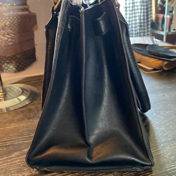 Ladies black leather faux BCBG bag from Paris - Picture 6 of 9